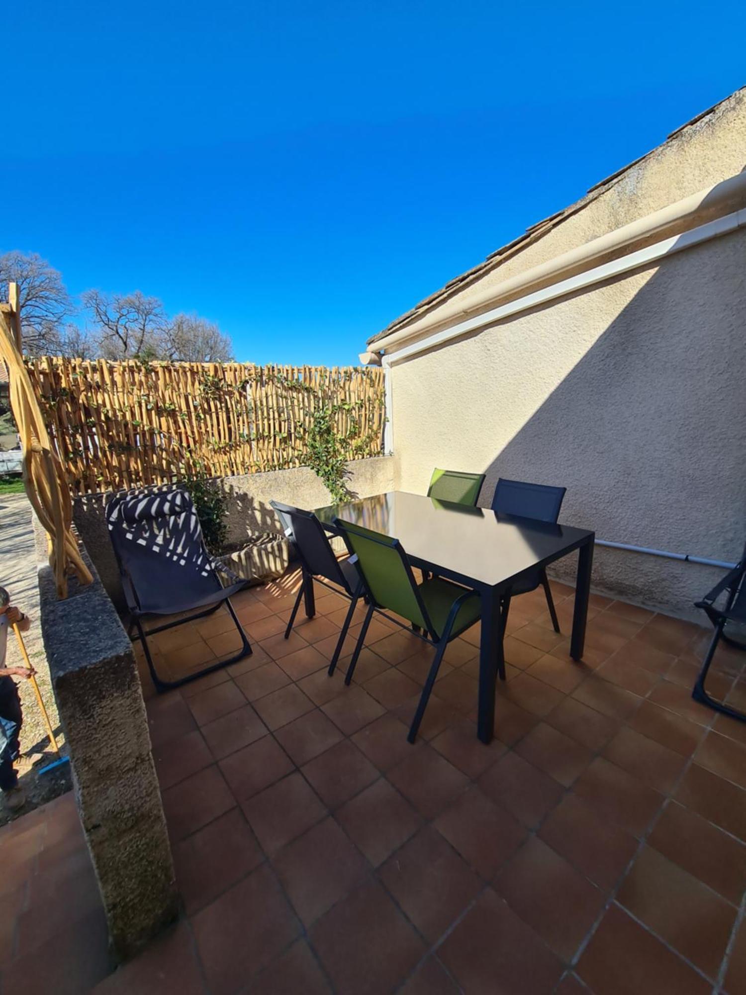 Les Oliviers Apartment Ansouis Екстериор снимка