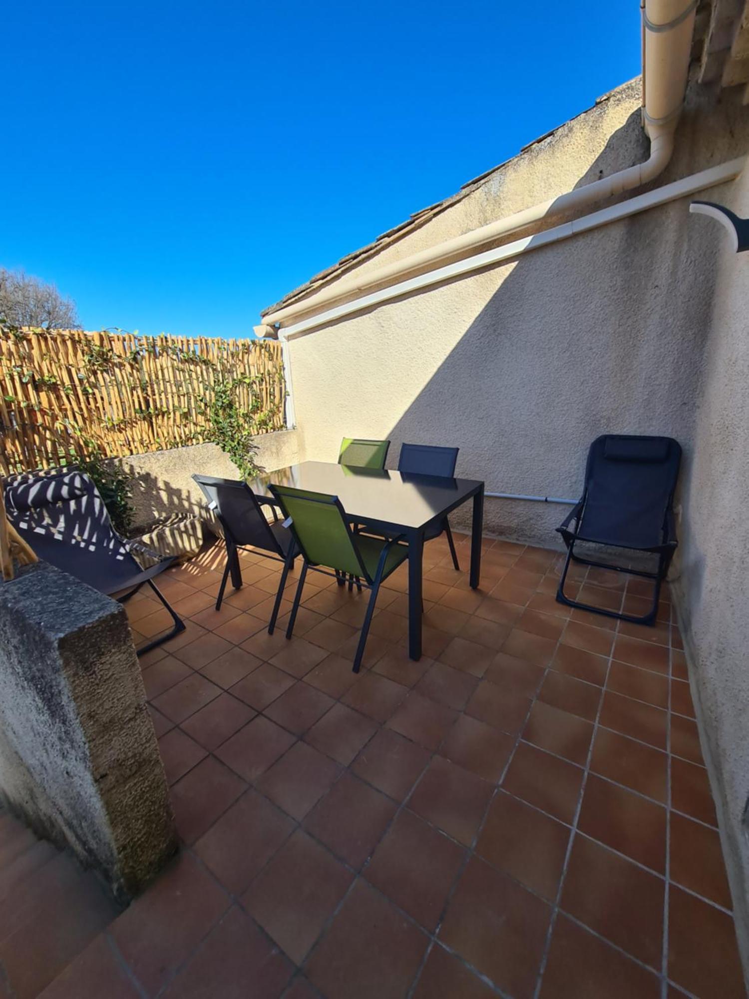 Les Oliviers Apartment Ansouis Екстериор снимка
